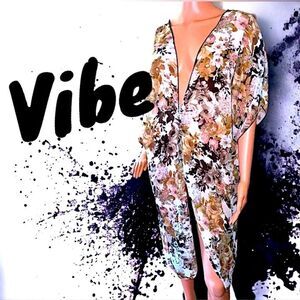 Vibe l Open Kimono l White Sheer l Dark Floral Accents l L l EUC